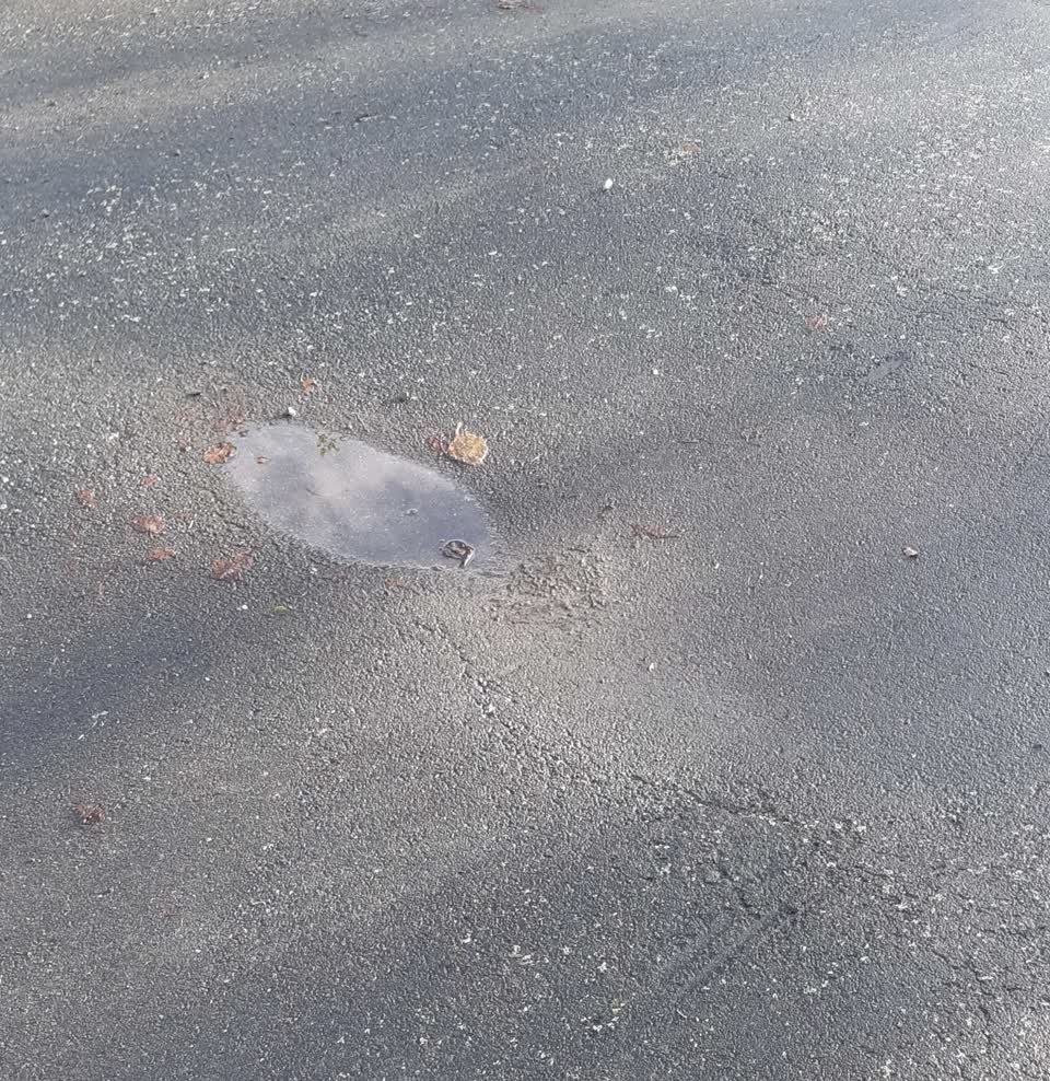 The photograph attached to this roading/streets report