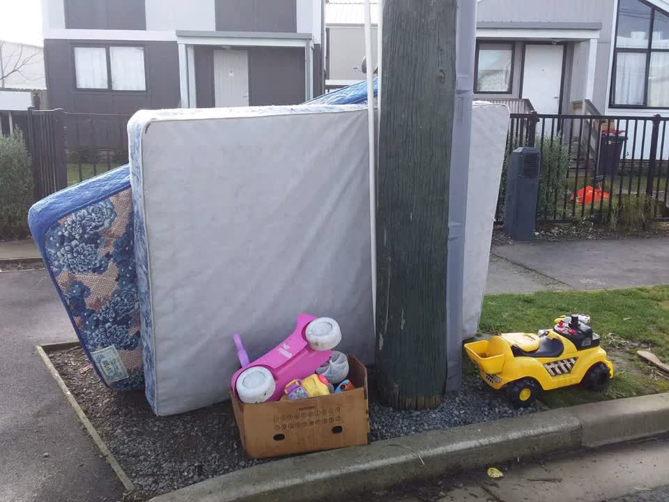 The photograph attached to this rubbish/recycling report