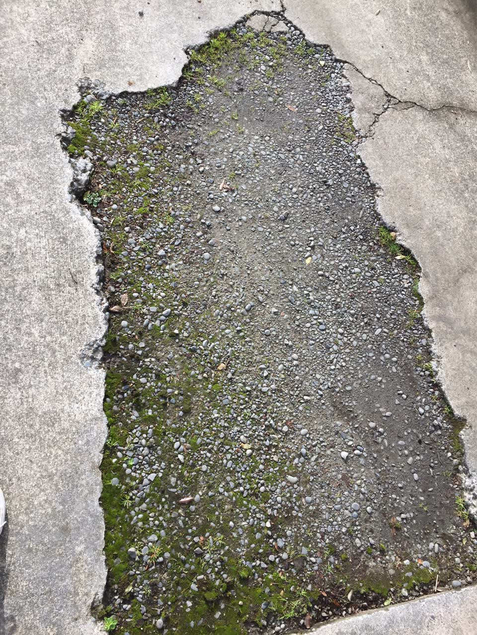 The photograph attached to this roading/streets report