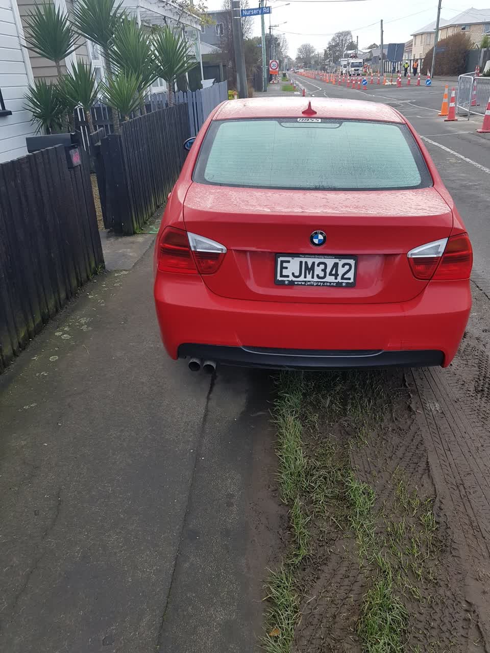 The photograph attached to this roading/streets report