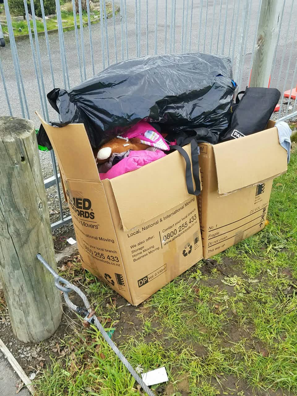 The photograph attached to this rubbish/recycling report