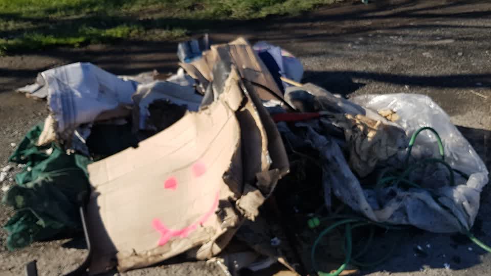 The photograph attached to this rubbish/recycling report