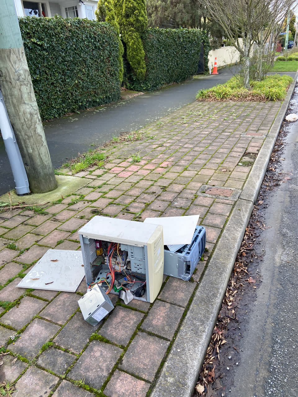 The photograph attached to this rubbish/recycling report