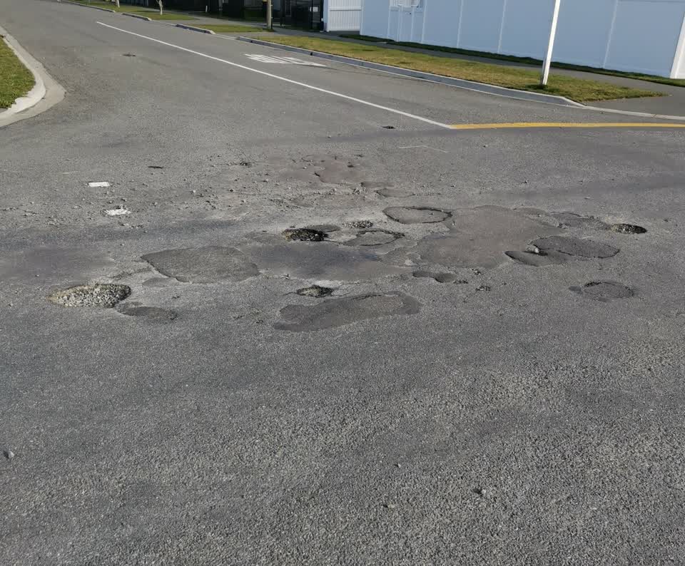 The photograph attached to this roading/streets report