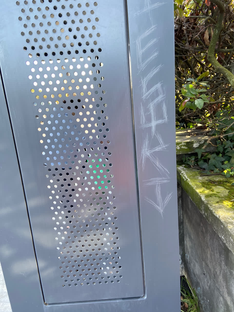 The photograph attached to this graffiti report