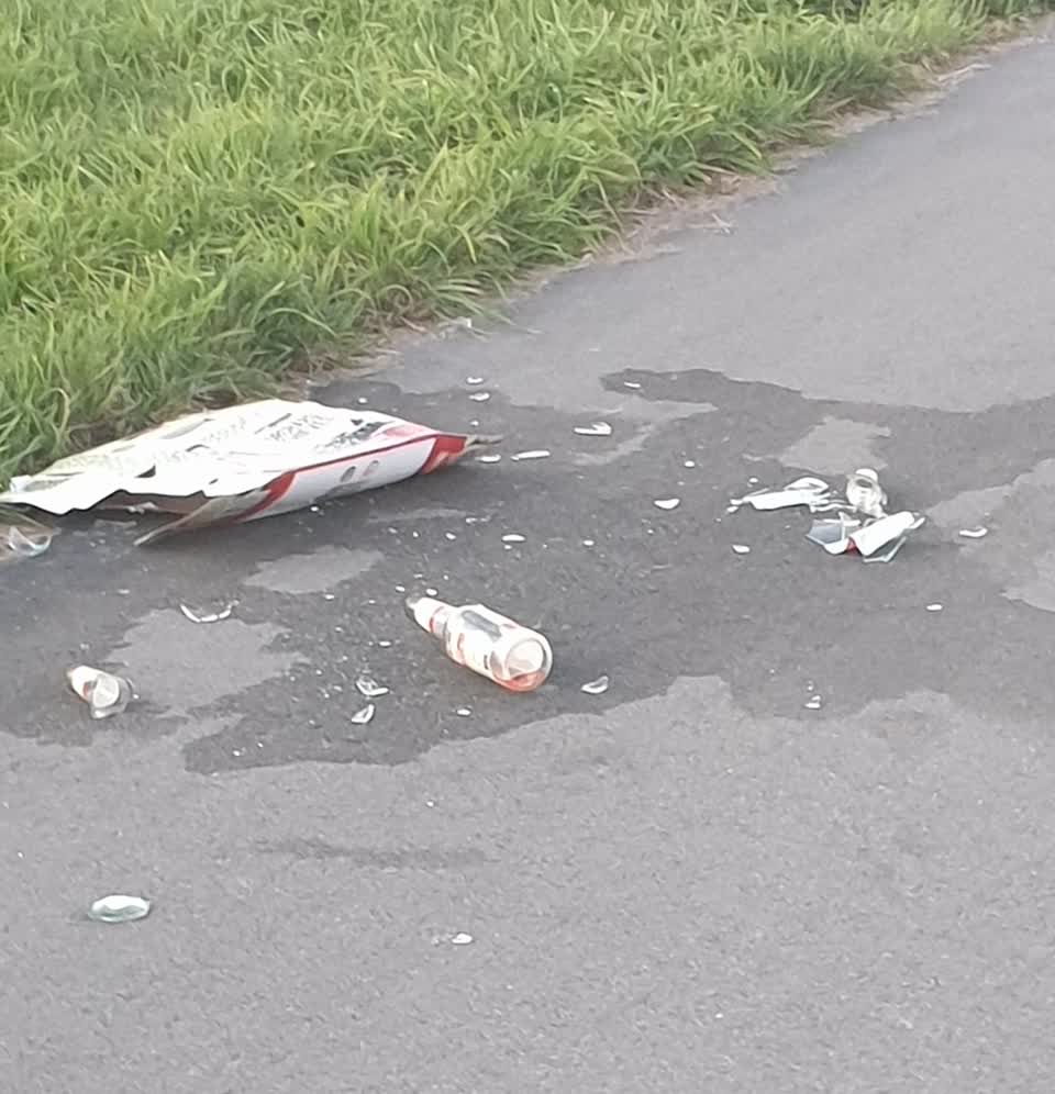 The photograph attached to this rubbish/recycling report