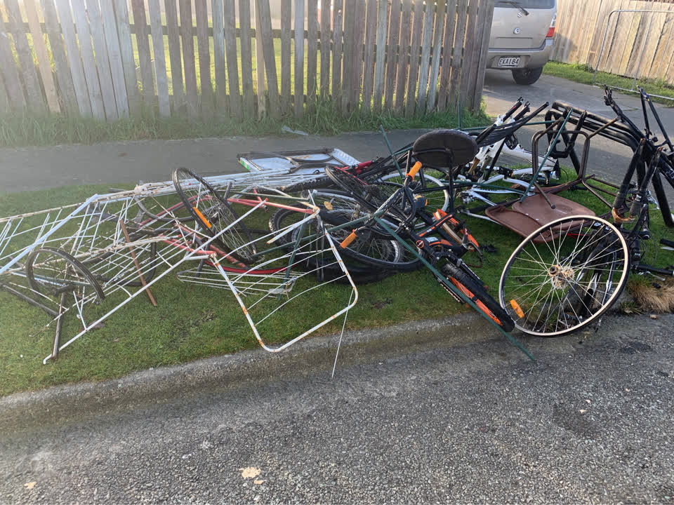 The photograph attached to this rubbish/recycling report