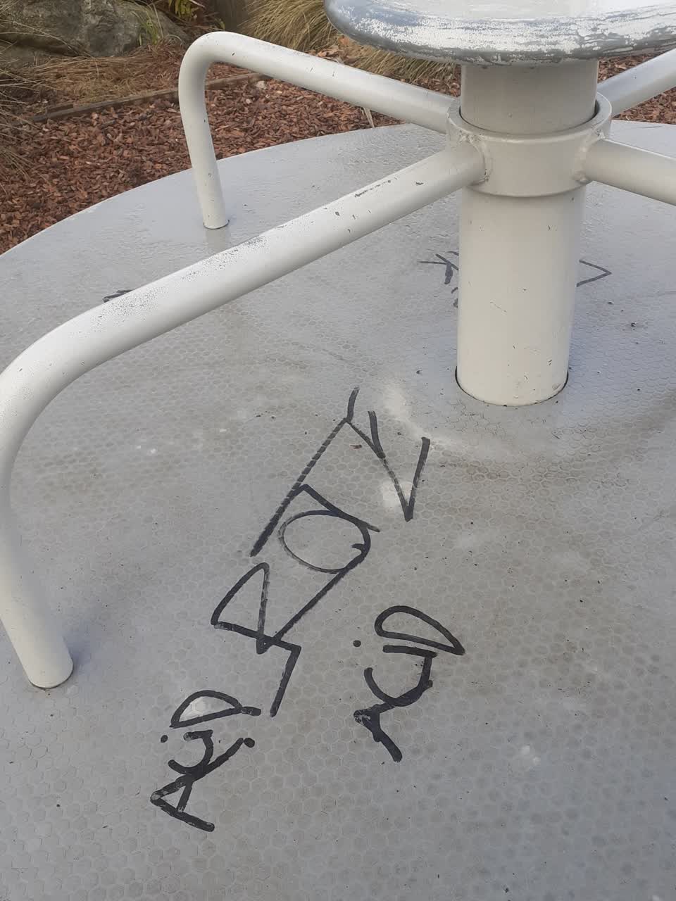 The photograph attached to this graffiti report