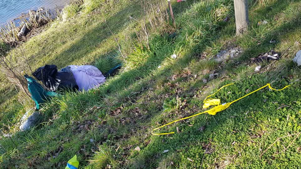 The photograph attached to this rubbish/recycling report