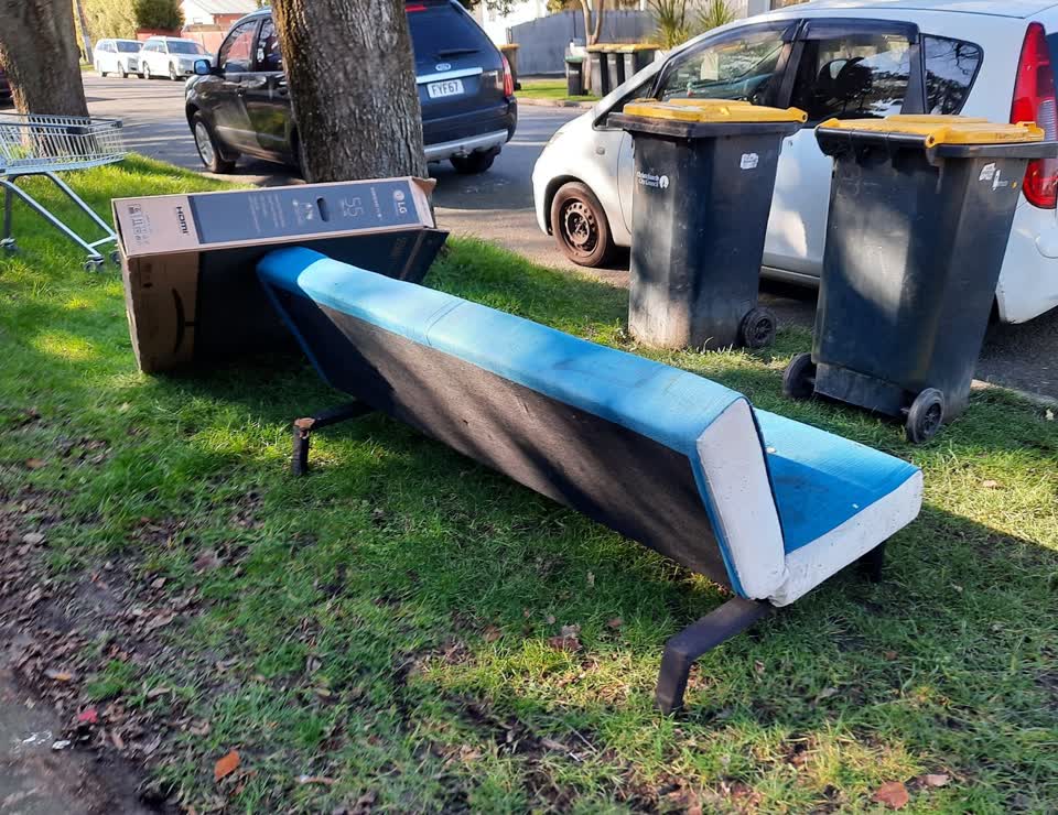 The photograph attached to this rubbish/recycling report