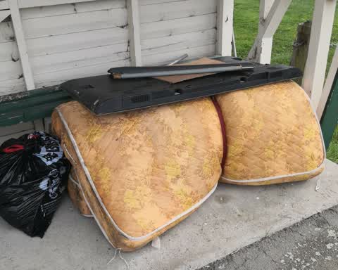 Rubbish/Recycling, a report photo