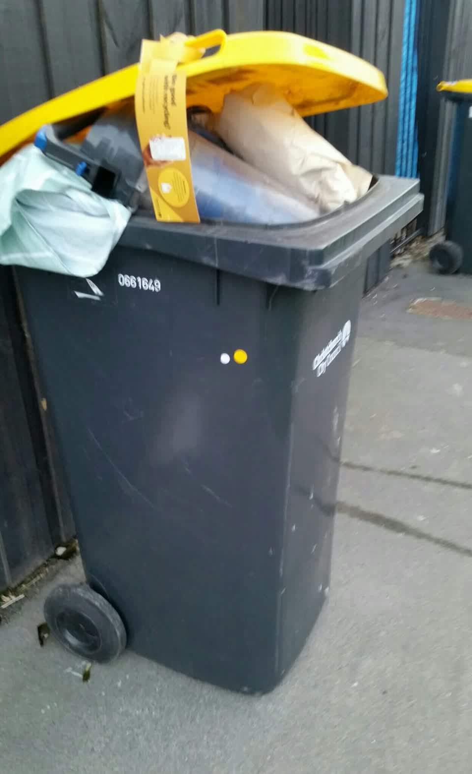 The photograph attached to this rubbish/recycling report