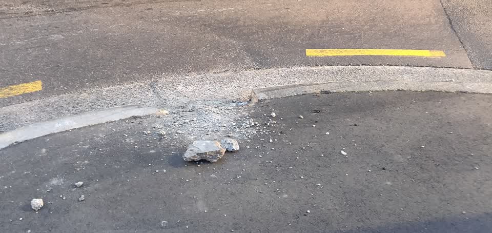 The photograph attached to this roading/streets report