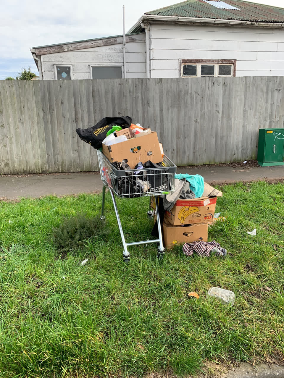 The photograph attached to this rubbish/recycling report