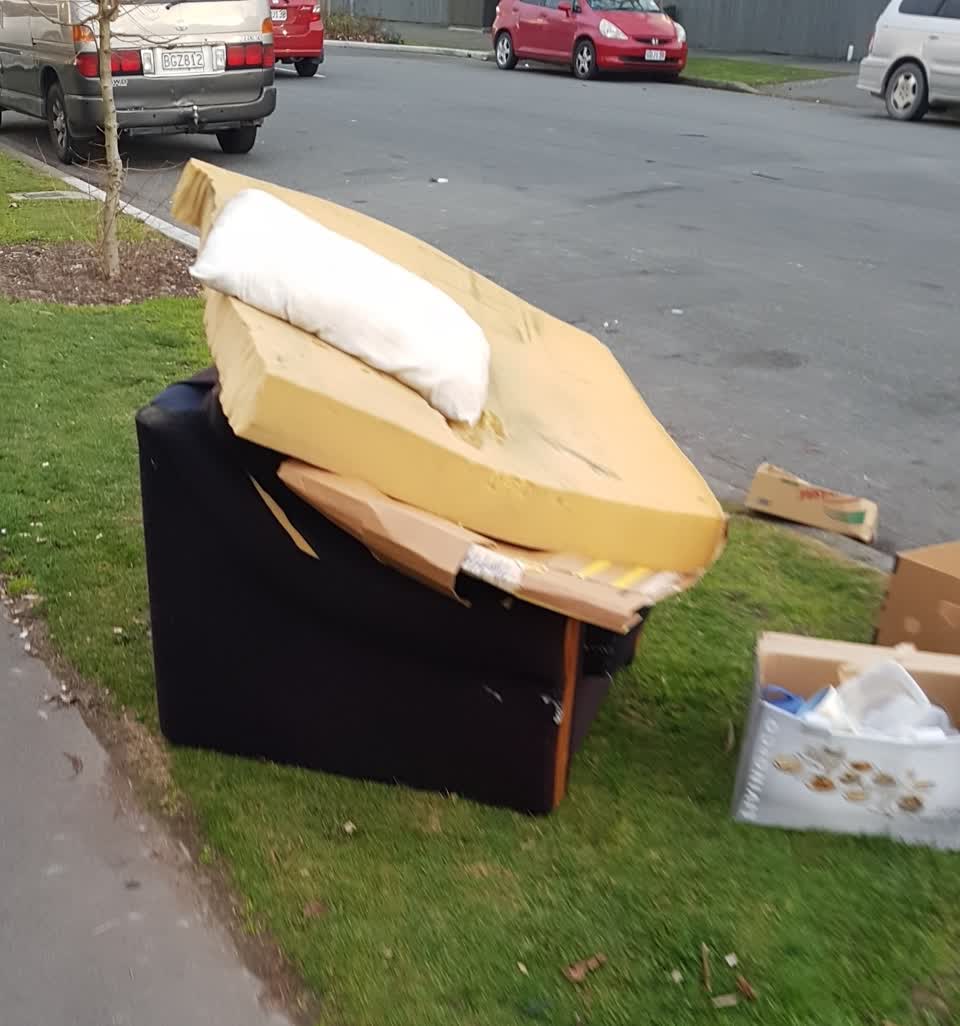 The photograph attached to this rubbish/recycling report