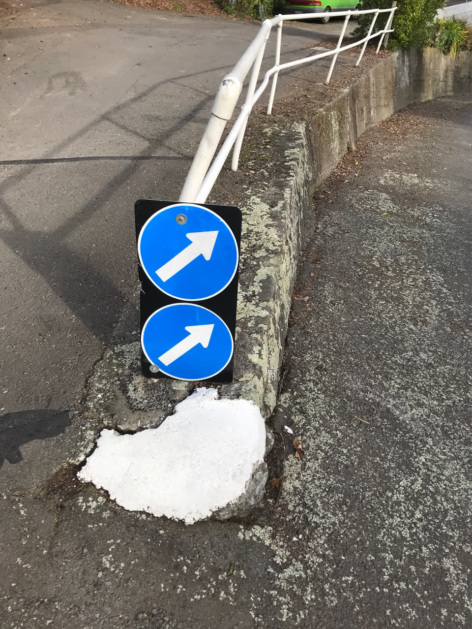 The photograph attached to this roading/streets report