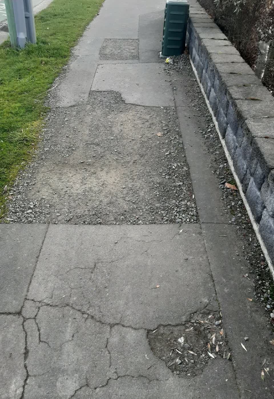 The photograph attached to this roading/streets report