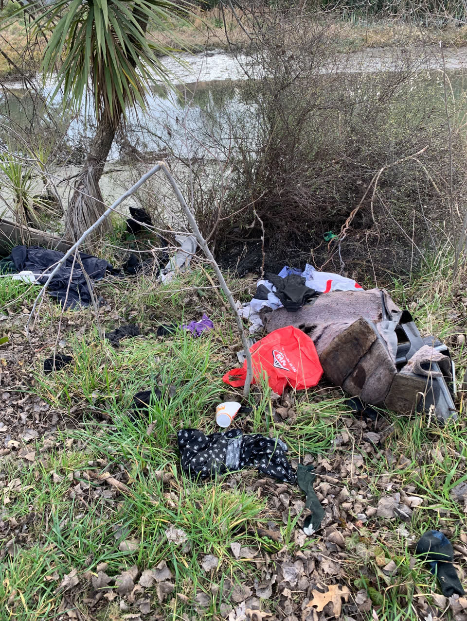 The photograph attached to this rubbish/recycling report