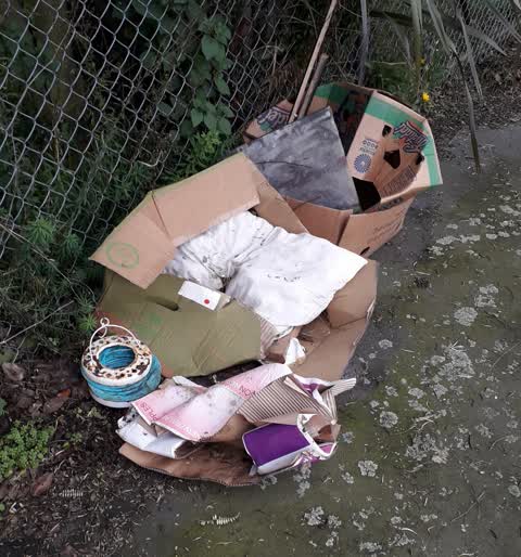 Rubbish/Recycling, a report photo