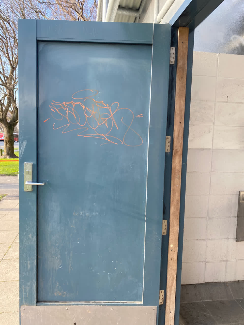 The photograph attached to this graffiti report