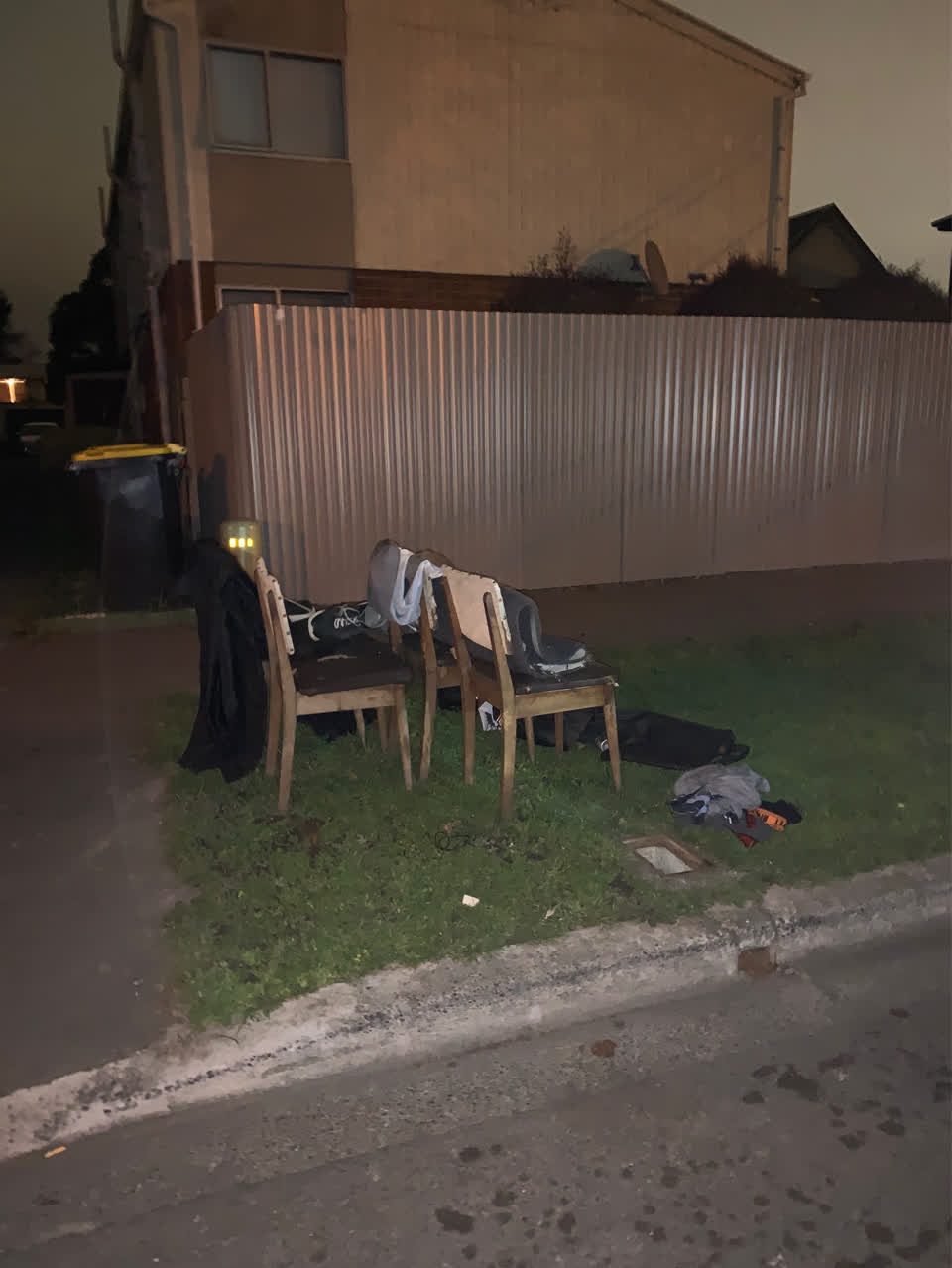 The photograph attached to this rubbish/recycling report