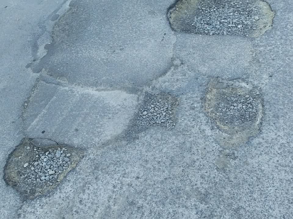 The photograph attached to this roading/streets report