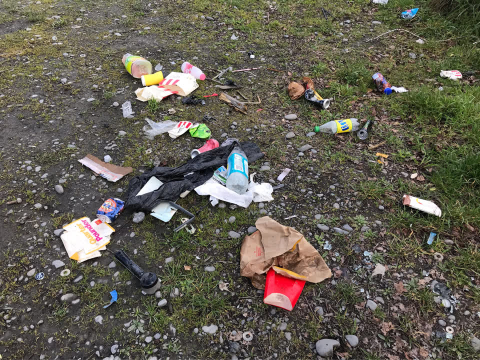The photograph attached to this rubbish/recycling report