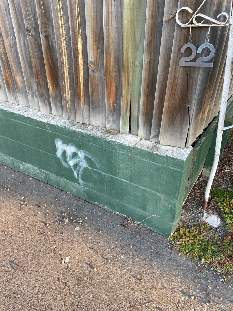 The photograph attached to this graffiti report