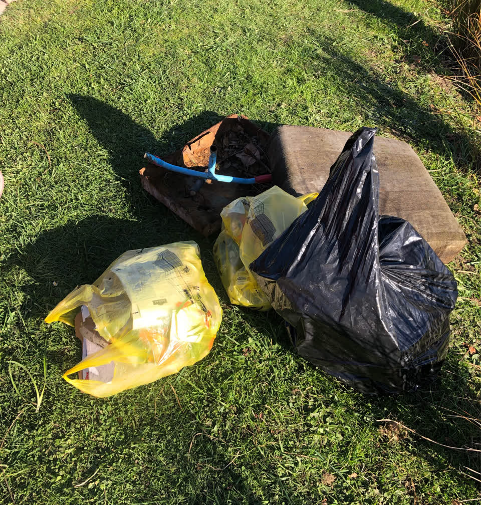 The photograph attached to this rubbish/recycling report