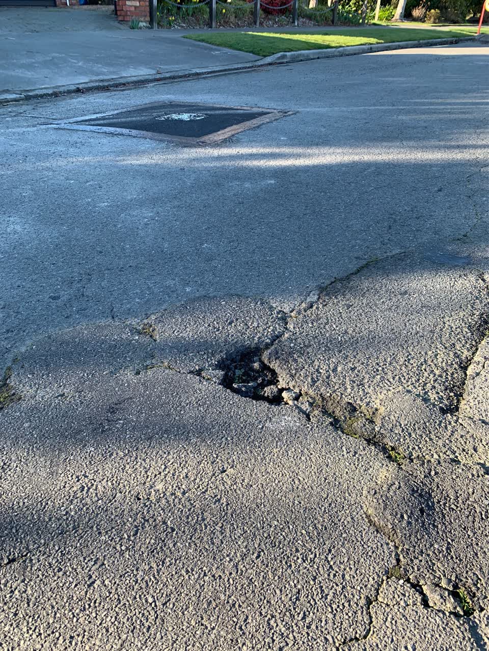 The photograph attached to this roading/streets report