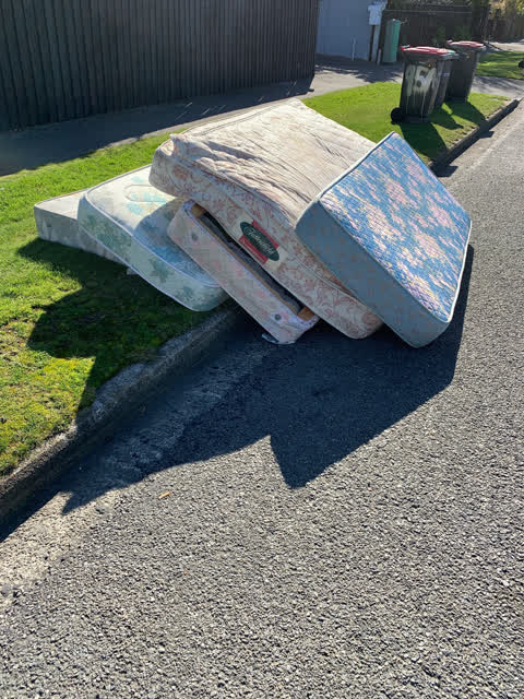 Rubbish/Recycling, a report photo