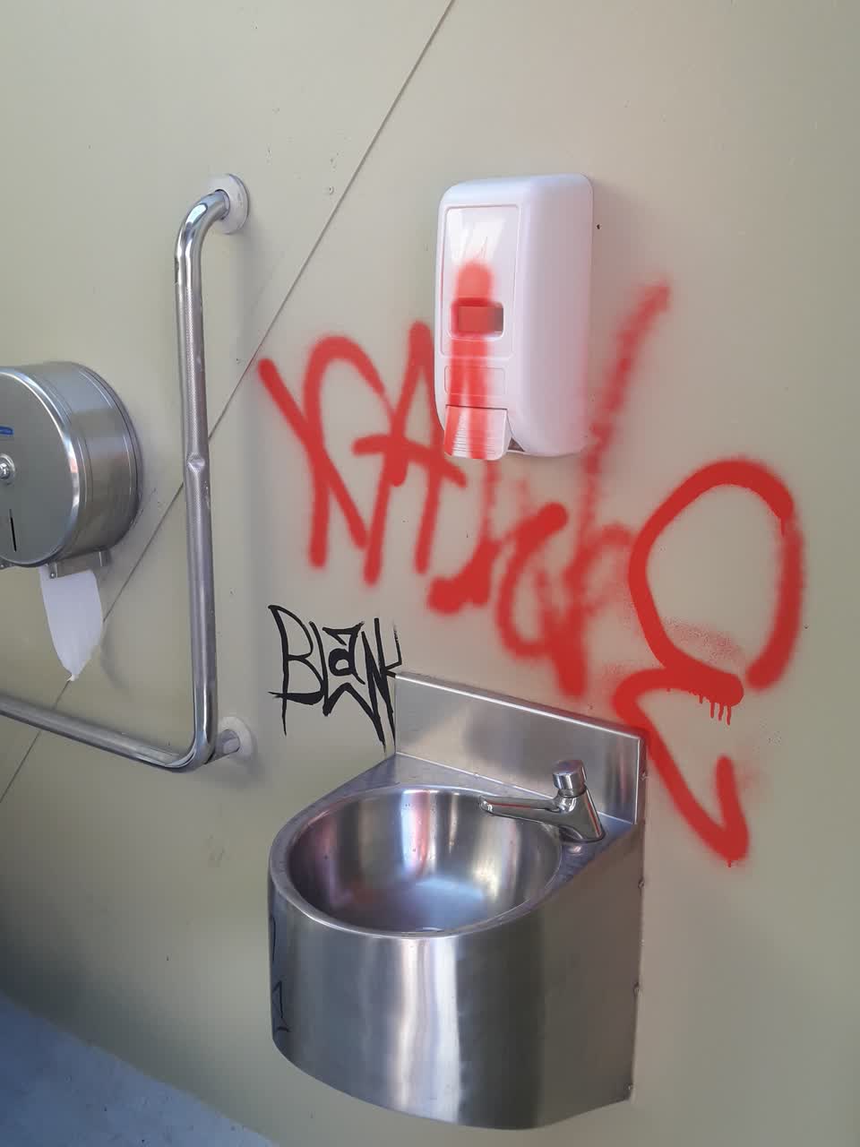 The photograph attached to this graffiti report