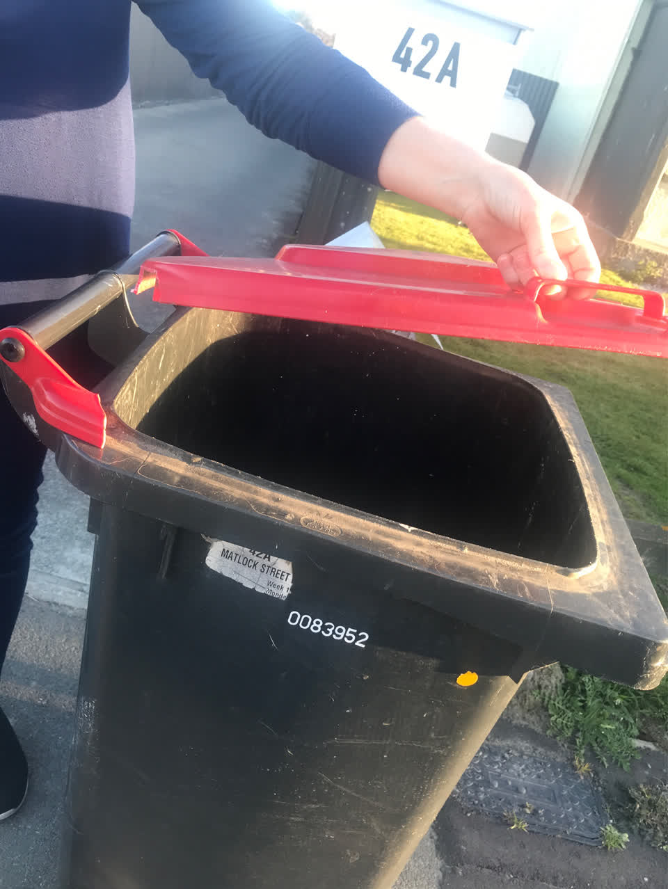 The photograph attached to this rubbish/recycling report