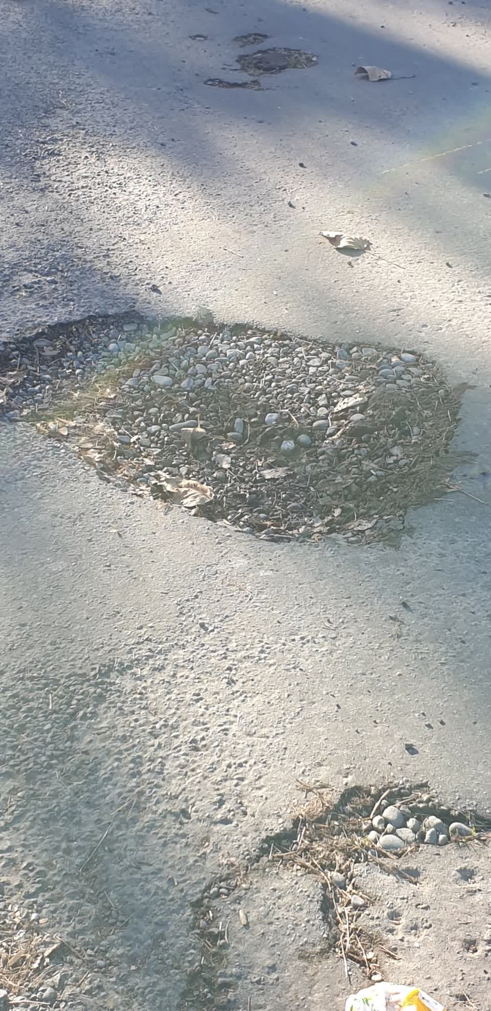 The photograph attached to this roading/streets report