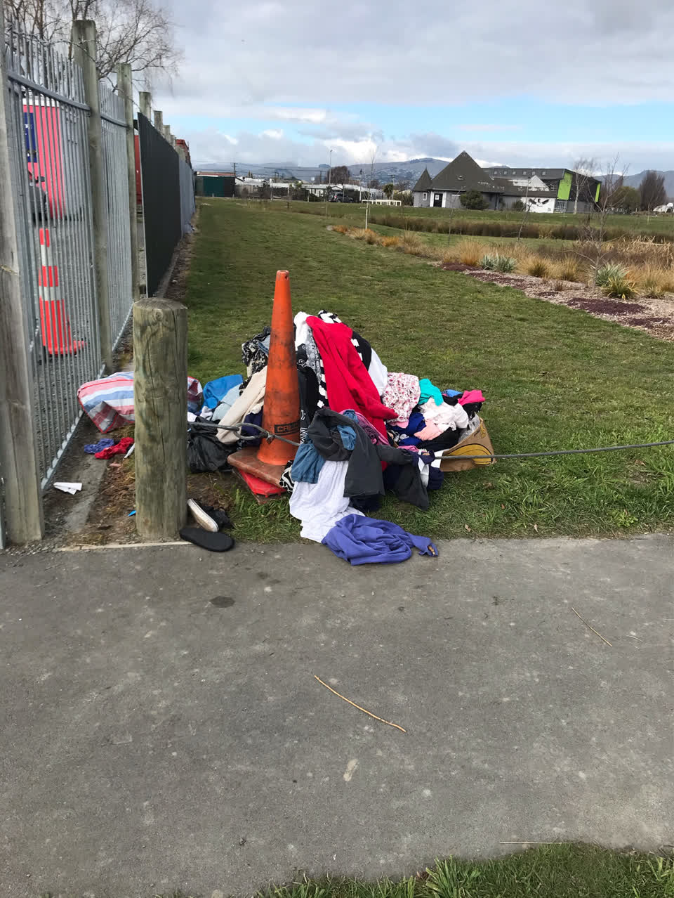The photograph attached to this rubbish/recycling report