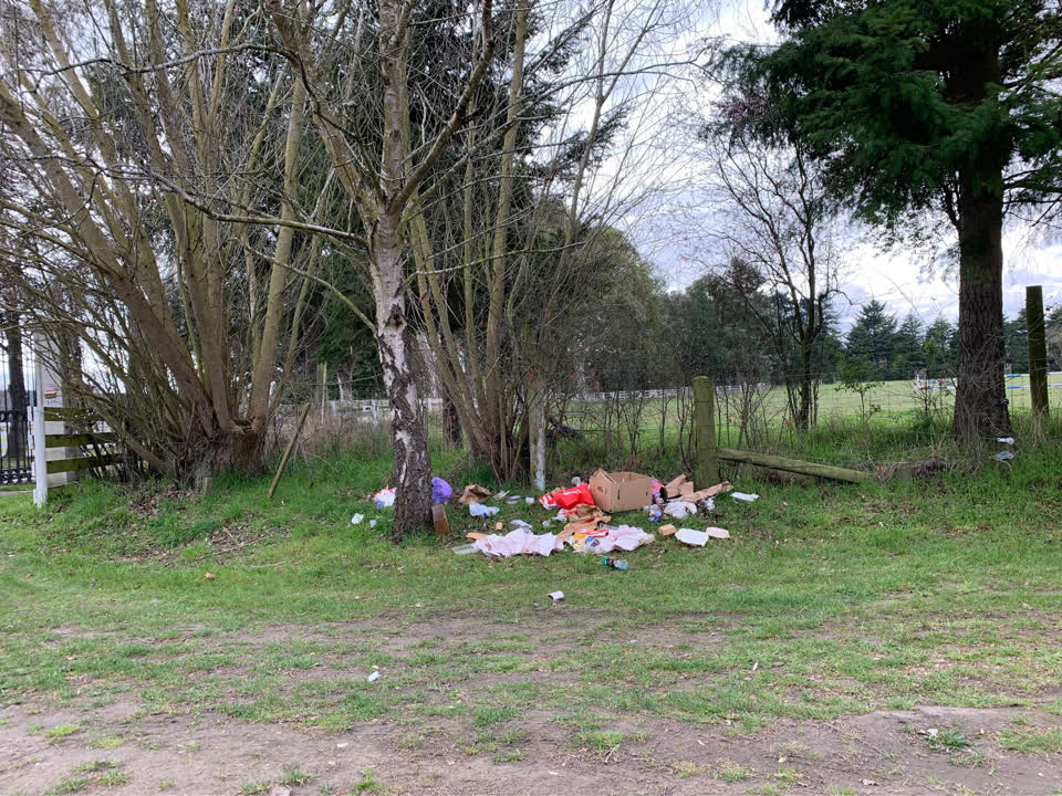 The photograph attached to this rubbish/recycling report