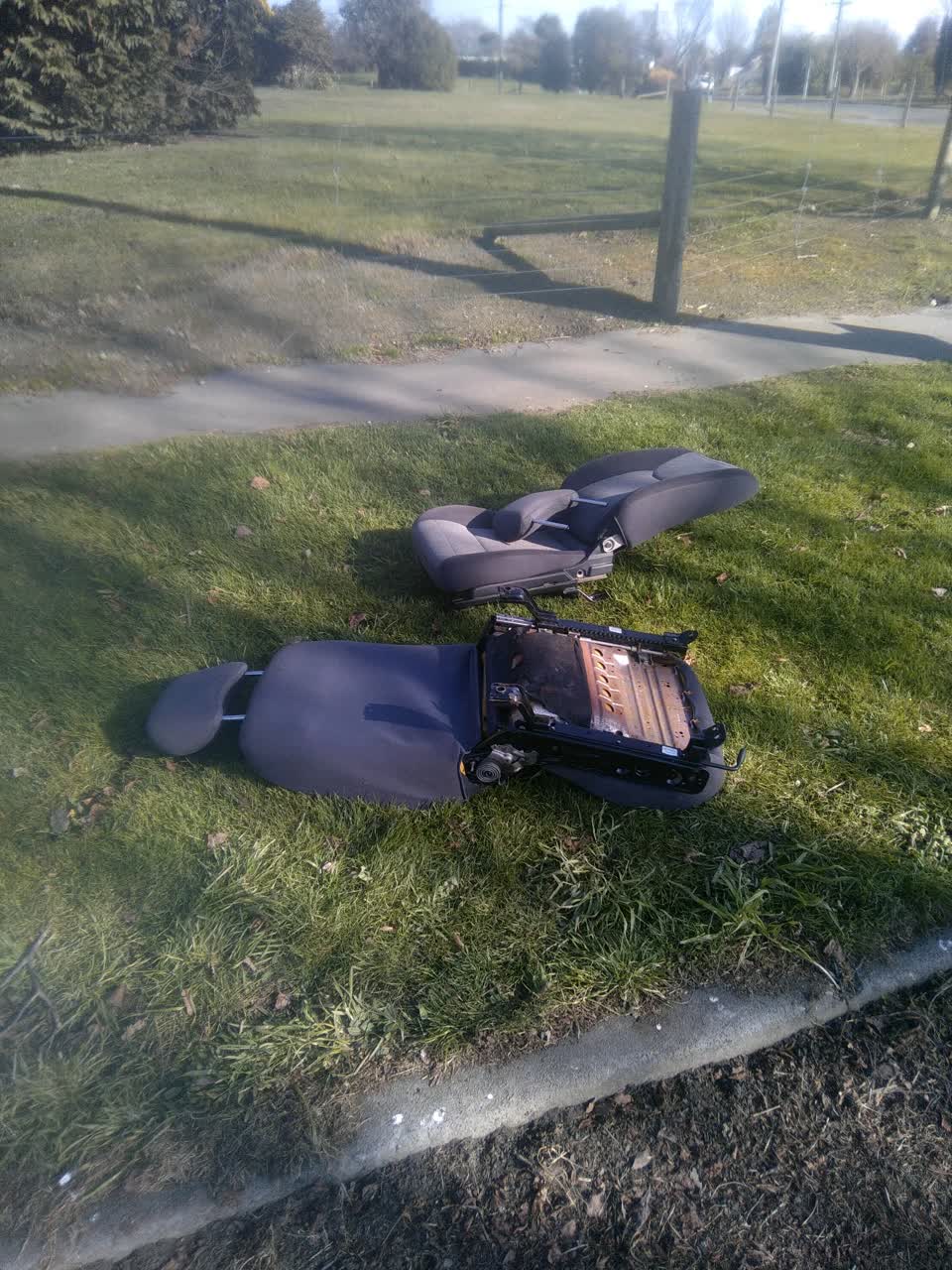 The photograph attached to this rubbish/recycling report