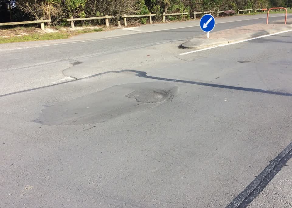 The photograph attached to this roading/streets report