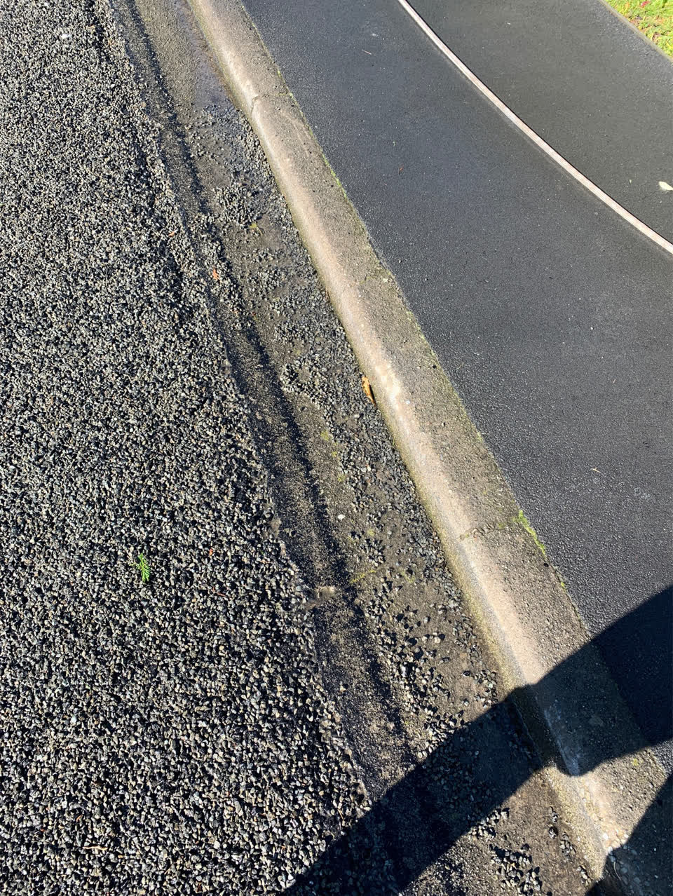 The photograph attached to this roading/streets report