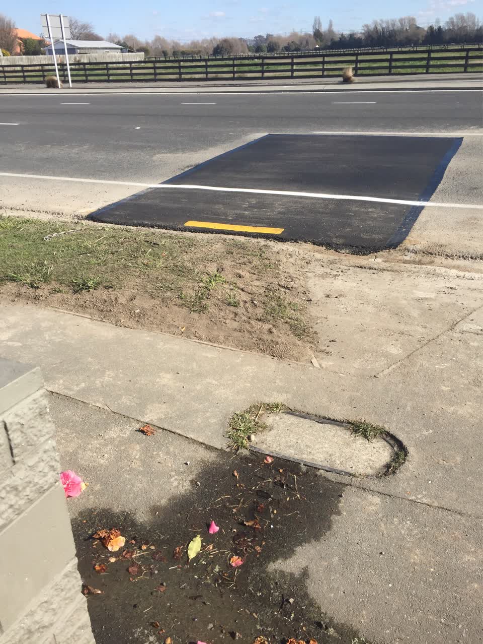 The photograph attached to this roading/streets report