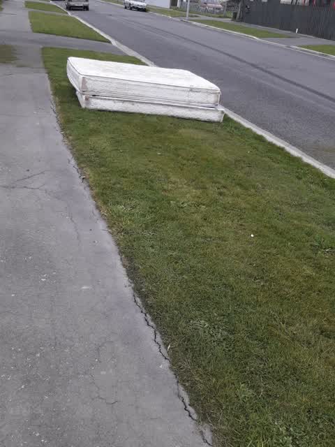 Rubbish/Recycling, a report photo