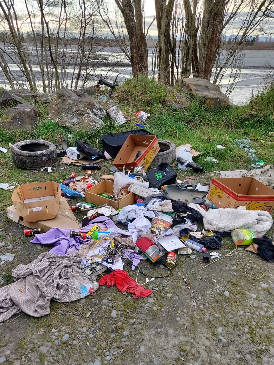 The photograph attached to this rubbish/recycling report