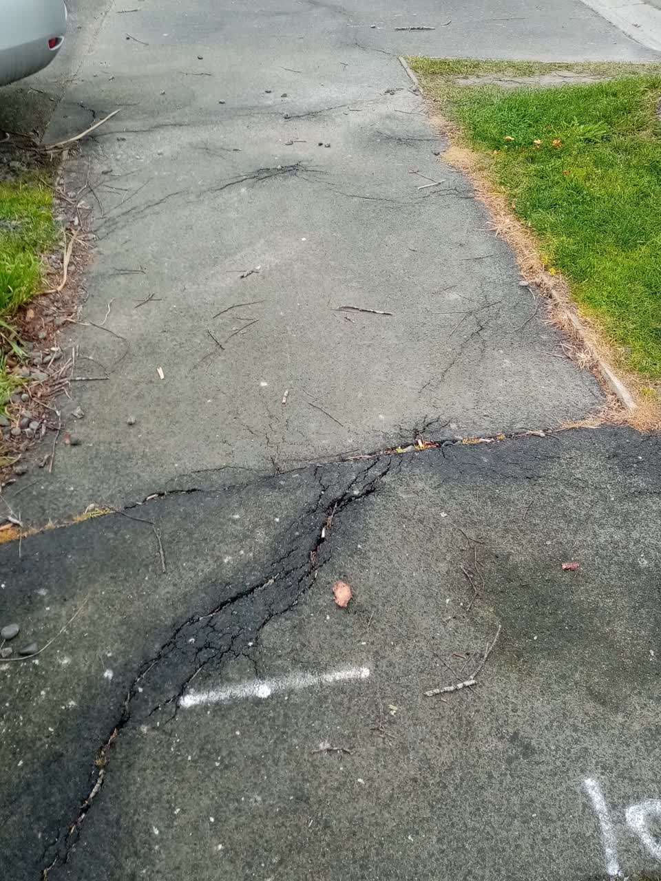 The photograph attached to this roading/streets report