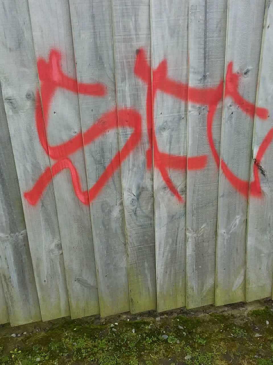 The photograph attached to this graffiti report