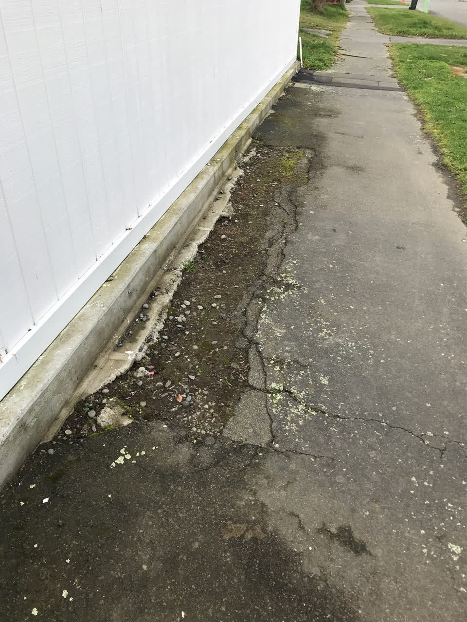 The photograph attached to this roading/streets report
