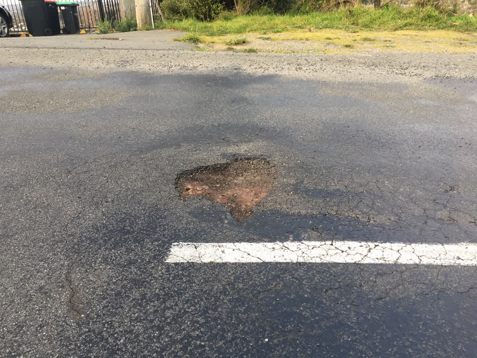 The photograph attached to this roading/streets report