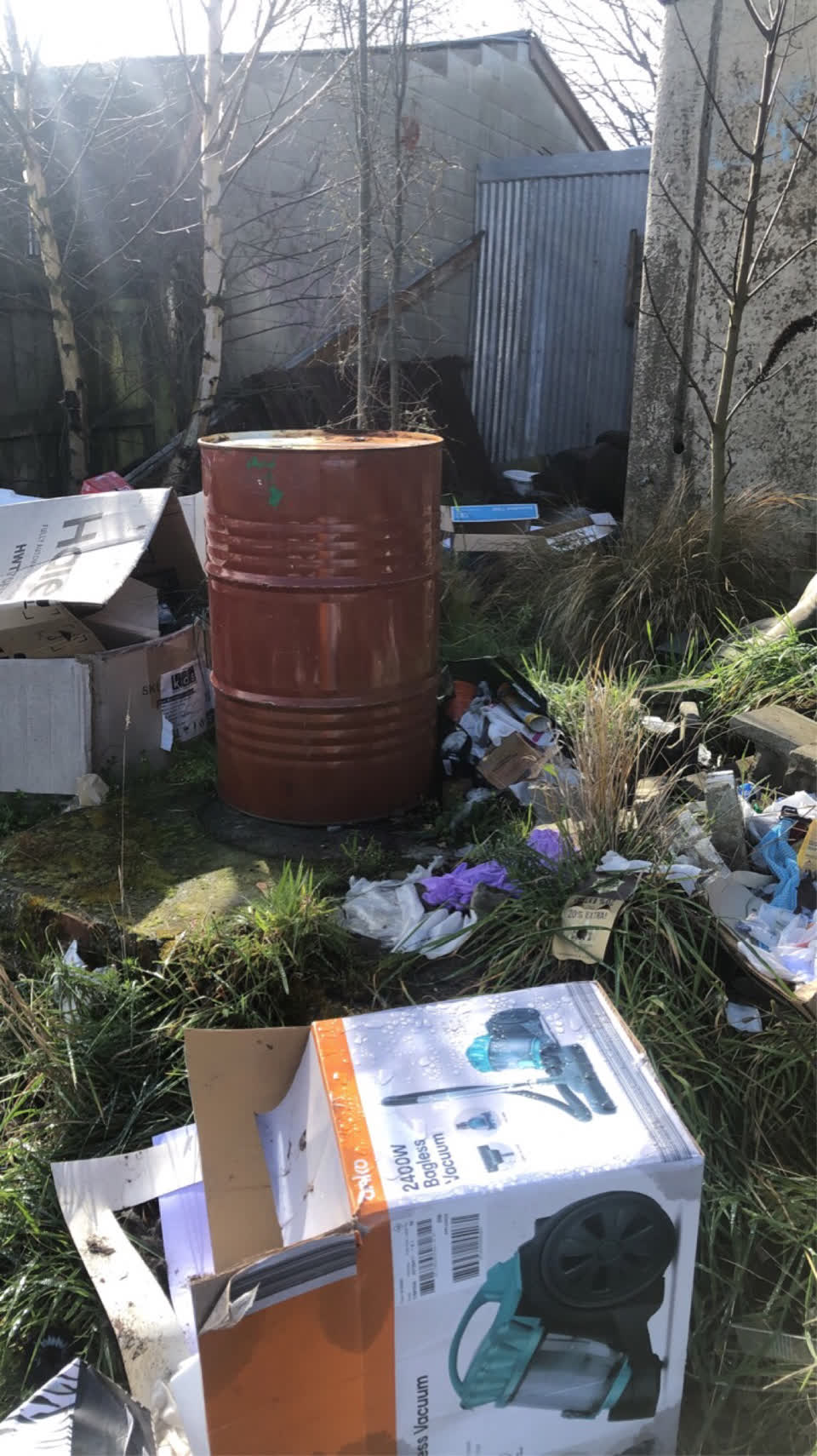 The photograph attached to this rubbish/recycling report