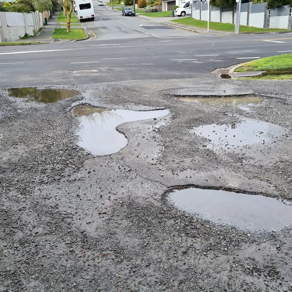 The photograph attached to this roading/streets report