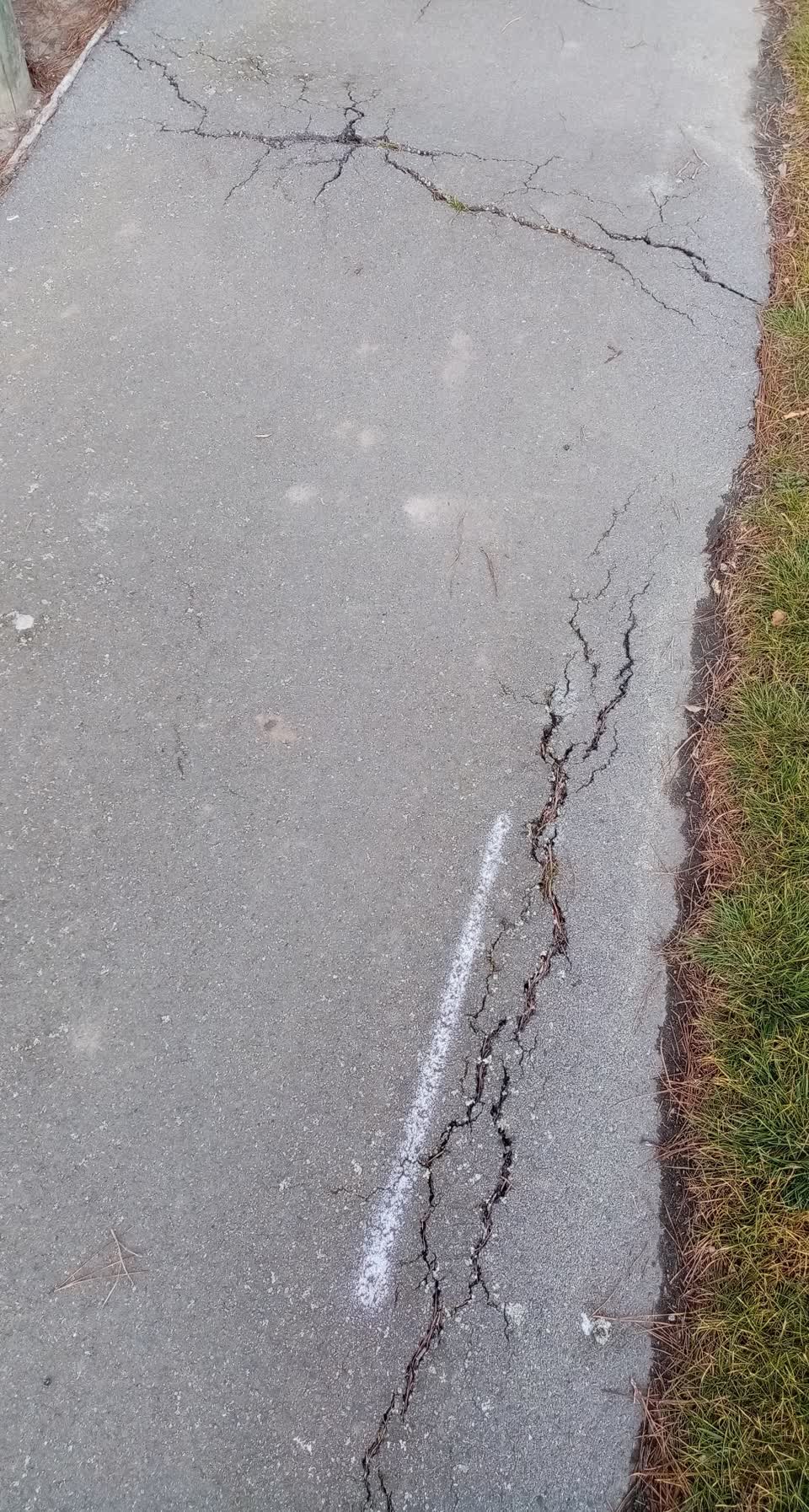 The photograph attached to this roading/streets report