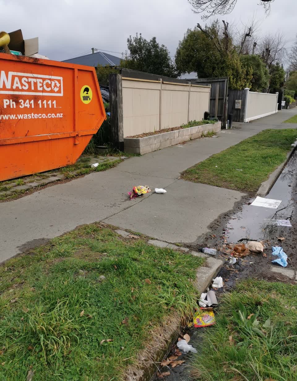 The photograph attached to this rubbish/recycling report